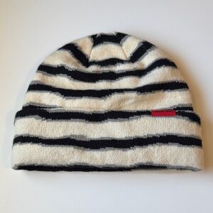 Corduroy beanie in Cream and Black